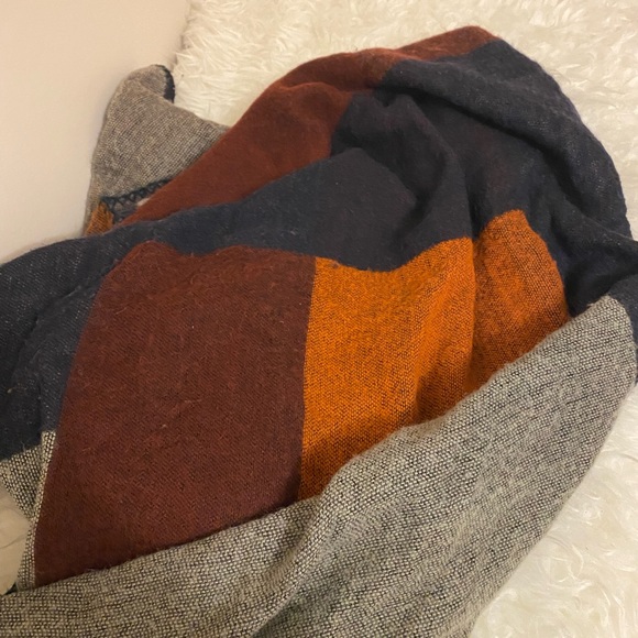 Shawl/ big multicolour fuzzy scarf - Picture 3 of 3